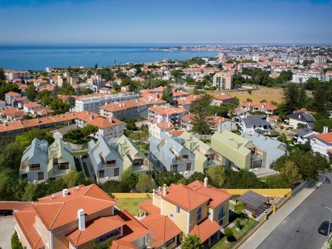De P r i v i l is g i o d e Vi v e r n a L i n h a C e r t a Wonen in Blue Villas betekent leven vergezeld door het geluid van stilte, terwijl er aan de horizon een constante ontmoeting is met de Blauwe lucht en zee. Ongeacht het perspectief van waar...