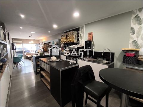 Immeuble composé d'un local commercial de 40 m2 et d'un appartement de 88 m2.