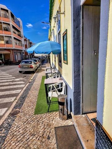 Descubre esta oportunidad única de adquirir una cafetería en el corazón de Faro, con un precio atractivo de 45,000. Este local de 116.5m² se encuentra en una ubicación privilegiada, rodeado de amenidades y con fácil acceso a la ciudad, ideal para emp...