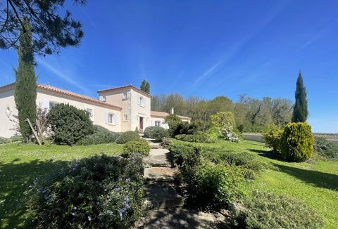 Maison à vendre 8 pièces SUD de COGNAC proche de BARBEZIEUX SAINT HILAIRE (16)