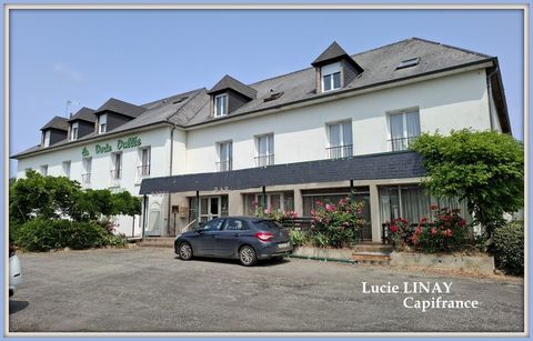 Ancien hôtel avec vue sur plan d'eau
