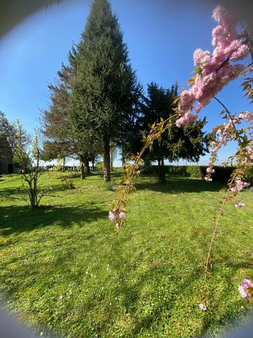 Beau potentiel, maison à rénover, grange, dépendance et terrain de plus de 3000m2