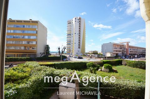 Appartement meublé de 32.65m2 au 1er étage d'une résidence sécurisée avec vue sur mer, location sept à mai