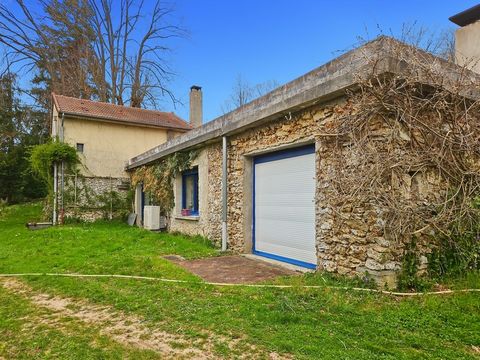 Au cur de la nature, découvrez cette propriété dexception de 13 hectares avec étang privé, maison chaleureuse de 133 m², 3 chambres, cheminée et poêle : un havre de paix à LA FERTE SOUS JOUARRE (77)