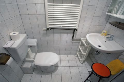 Passez vos vacances dans cette oasis idyllique nichée à Waßmuthshausen, un quartier pittoresque de Homberg/Efze, dans les hautes terres de Hesse du Nord, à seulement 4 km de la charmante ville à colombages. Cette spacieuse maison de vacances comprend...
