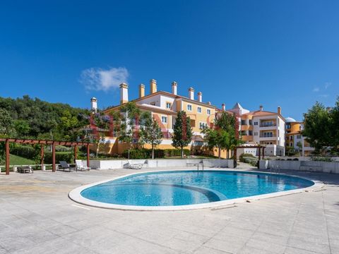 T3 NA QUINTA DA BELOURA COM 192m2 com 83m2 de terraços tipo moradia em Condomínio com Piscina na Quinta da Beloura com garagem BOX para 3 carros. Este apartamento tem dois terraços de 25 m2 e outro com 83m2. O apartamento tem área bruta de 192,00m2 e...