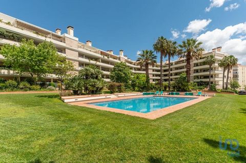 Luxo, Exclusividade e Vista Deslumbrante sobre o Tejo – O Apartamento dos Seus Sonhos Espera por Si Descubra este magnífico apartamento de luxo com 4 assoalhadas e um terraço panorâmico de cortar a respiração, onde poderá desfrutar diariamente de uma...
