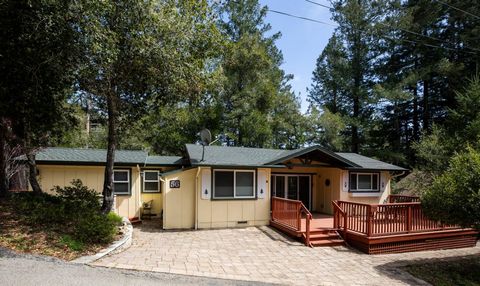 Dieses schöne Ferienhaus befindet sich in einer privaten Gemeinde von familiengeführten Hütten in den Santa Cruz Mountains. Es befindet sich in der Gegend von der Soquel San Jose Road und der Olsen Road, nur wenige Minuten von 3 Sisters 3 Corners at ...