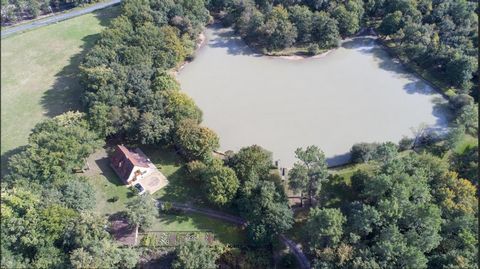 Magnifique maison périgourdine avec sa grande parcelle de bois et étang