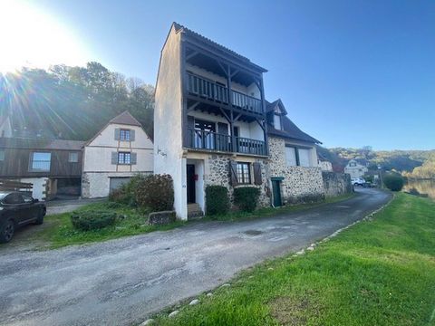 Maison typique au coeur d'un des plus beaux villages de france.