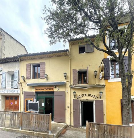 La Roque D'Atnéron, brasserie en centre ville