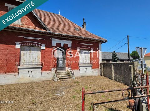 Maison semi mitoyenne de 130m2 avec 3CH, Grenier, dépendances le tout sur 670m2