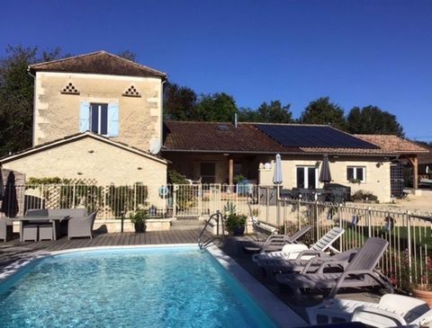 Très jolie maison en pierre située à la campagne.