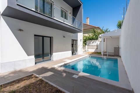 Imagine-se a viver numa moradia isolada, nova e pronta a estrear, onde cada detalhe foi pensado para o seu conforto e bem-estar. Apresentamos esta magnífica Moradia T4+1 em Famões, com uma exposição solar invejável e acabamentos de excelência. Situad...