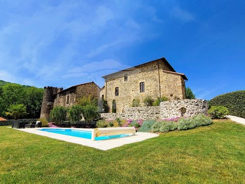 Exceptional 14th-century Castle completely restored overlooking the Lot valley
