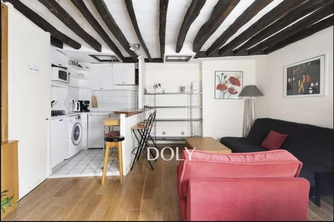 DOLY est fier de vous présenter ce charmant 2 pièces niché en plein cœur du Marais, rue Montmorency, au 4ᵉ étage sans ascenseur d'un immeuble ancien bien entretenu. Cet appartement de 30 m² se compose d'un séjour avec cuisine ouverte équipée et aména...
