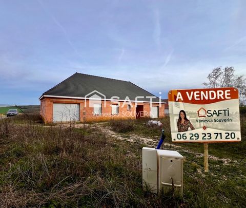 Vaste maison avec garage en cours de construction