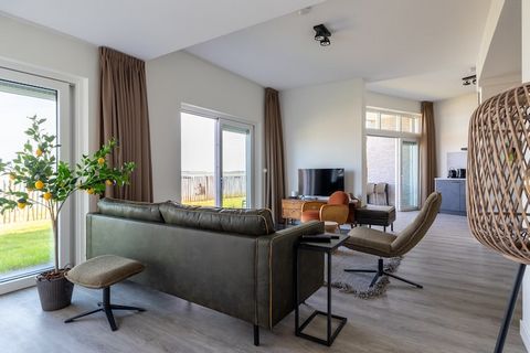 Bienvenue dans cette charmante maison de vacances située au premier étage dans le village pittoresque de Sint-Annaland. Cette retraite accueillante dispose d'un salon spacieux avec deux coins salon confortables, parfaits pour se détendre après une jo...