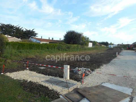Dpt Charente Maritime (17), Ile d'OLERON, à vendre LA BREE LES BAINS terrain 336 m²