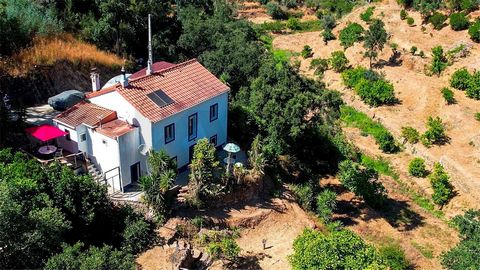 We present this charming property with 3,000 m² of land and a 2-bedroom villa (80 m²), set in a truly unique natural landscape. A perfect retreat for those who value peace, direct contact with nature, and a calm, secluded lifestyle. The house feature...