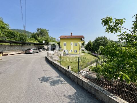 Location: Primorsko-goranska županija, Matulji, Rukavac. MATULJI, RUKAVAC - Detached house with a beautiful garden and sea view Just 6 km from Opatija and the sea, in a peaceful environment full of greenery, birds and sun, this exceptional detached h...