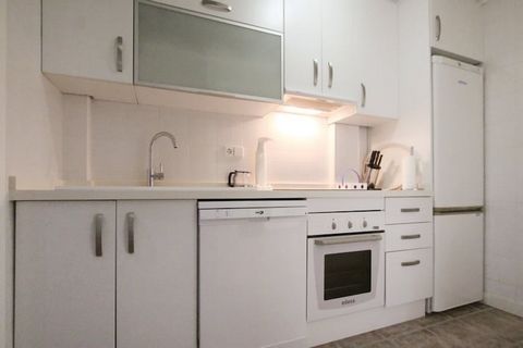 Ervaar de levendige charme van Cabo de Palos vanuit dit heerlijke vakantiehuis, perfect gelegen voor een verblijf aan de kust in Murcia, Spanje. Ideaal voor gezinnen of groepen. Deze woning met meerdere verdiepingen biedt comfortabele ruimtes, essent...
