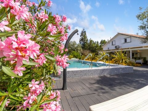 Villa te koop | 5 slaapkamers | Bestaande ABC: 230m2 verdeeld over 2 verdiepingen, zijnde 70 m2 ABD| Tuin & Zwembad | Privacybeleid | 4.000m2 dennenbos | Renovatie optie naar wens | Brejinhos, naast Muda en op 10 minuten van het strand en 2 nieuwe go...