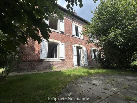 Gelegen in een rustige omgeving zonder geïsoleerd te zijn, op slechts 10 minuten van Honfleur, bestaat dit herenhuis op de begane grond: een woonkamer, een keuken, een stookruimte en twee kamers die vrij kunnen worden verbouwd. Op de eerste verdiepin...