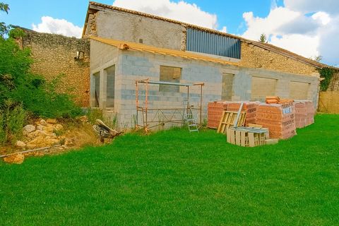 Maison à terminer  gros uvre fait  dans un secteur très recherché entre Brantôme et Bourdeilles