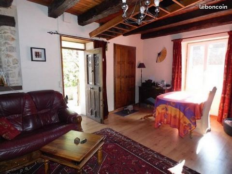 Maison, grange, deux garages dans un bourg calme