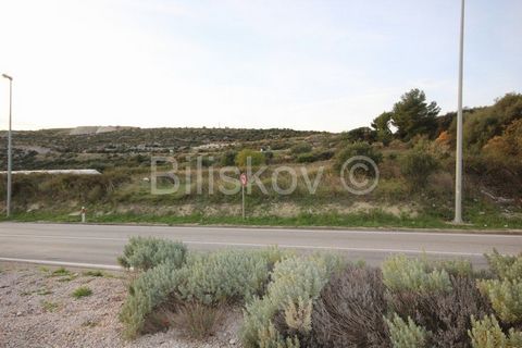 Trogir, Plano, building land of 3,142 m2, K-zone, for the construction of a business facility; service, trade, utility service facility. K-zone, economic purpose - business - K1, K2 and K3. In the business zone K, it is possible to build and arrange ...