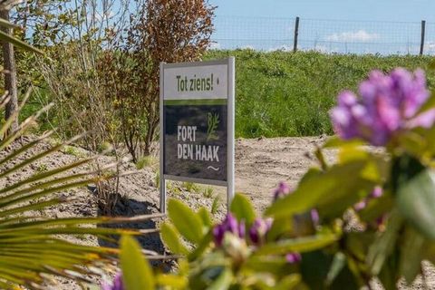 Obiekt znajduje się w Vrouwenpolder, zaledwie 400 metrów od Vrouwenpolder. Obiekt Vakantiepark Fort den Haak oferuje zakwaterowanie z widokiem na ogród, bezpłatne WiFi oraz bezpłatny prywatny parking. Ten domek oferuje zakwaterowanie z tarasem. Domek...