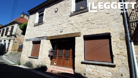 A11599 - Rental investment - town centre Le Bugue Stone house (without garden) to renovate or to finish transforming into two independent flats. Close to all shops and restaurants, ideal for a pied à terre in the Dordogne or as an investment. Informa...