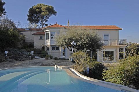 Beautiful Provencal villa by the sea. 220 m2 living space and 1200 m2 garden. Beautiful Provencal villa by the sea. 220 m2 living space and 1200 m2 garden. On the lower floor, you find a bright and airy living room with access to a beautiful terrace....