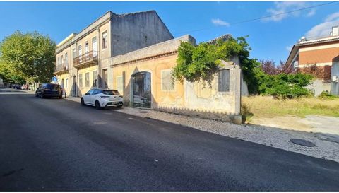 Urban Land with 214m2 on Avenida Cândido dos Reis, in the center of Belas, Sintra. On this plot there was a house with 142m2, and garden of 72m2, which meanwhile collapsed. They allow the construction of 1 villa, or 1 small building. Street with all ...