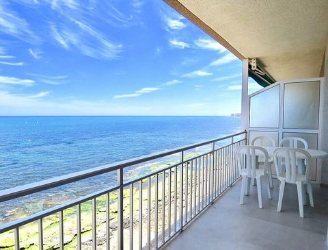 3 slaapkamer appartement aan het strand van Los Naúfragos. Dit ruime appartement met 3 slaapkamers en 2 badkamers aan het strand van het strand van Los Naúfragos is alleen voor korte termijn verhuur. Gelegen op de 3e verdieping in een gebouw met uitz...