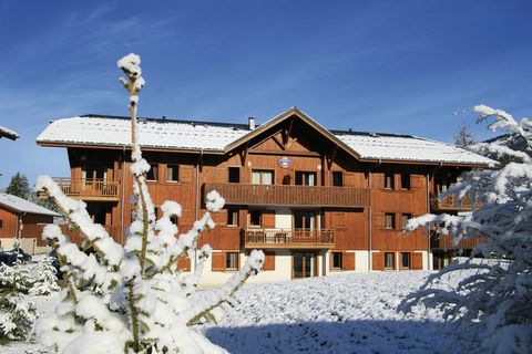 Résidence Les Fermes de Samoëns is very peacefully situated in a lovely location in the pine forests and beautiful, steep rock faces in the valley. 0.8 km. from the centre of the attractive Samoëns. This residence was built in 2005, in the typically ...