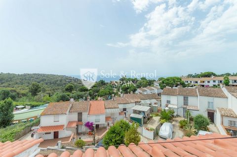 Excellent opportunity in Tossa de Mar Terraced house in Santa Maria de Llorell with incredible sea views The house has approximately 90 m useful and with a plot of about 150 m It is divided into 3 floors In the first one we find a spacious living roo...