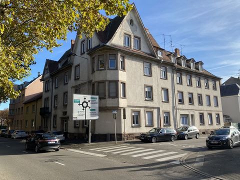 * INVESTOR * STATION DISTRICT - A stone's throw from the COLMAR Centre, Avenue de la Liberté Close to train station, centre, schools, shops and other amenities Apartment - 3 rooms of 73 m2 Located on the second floor without elevator Composed: Entran...