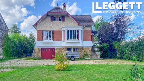 A24014MGL77 - Less than an hour from Paris and 15 minutes from Fontainebleau, in the heart of the Forêt domaniale, in the famous village of Barbizon, this elegant family home with approx. 210 sqm of living space is set in 4,079 sqm of wooded, enclose...