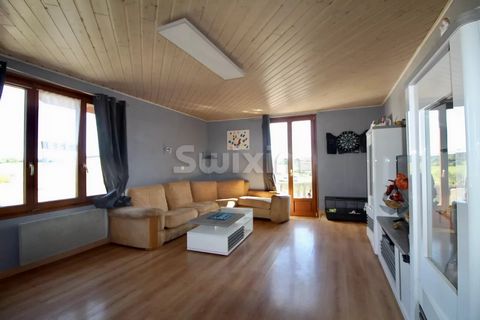 Ref 67119CC: 5 minutes from Frasne, come and discover this spacious and bright duplex with a clear view, 4 bedrooms, an office, a huge living room. Carport, pantry, workshop, balcony it has everything like a house. Very good energy class: C Calm and ...