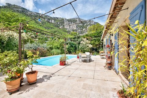 EXCLUSIVITY: a haven of peace, Provencal villa of the 90s of about 140 m2 on a plot of about 2180 m2 with swimming pool and large terrace. It is composed as follows: Level 1: Entrance, guest toilet, bedroom no. 1 with cupboards and terrace access, be...