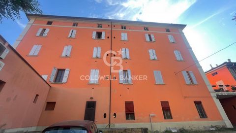 Bologna - Margherita Gardens Adjacency Via Castiglione 54 m2 - Bright - New Business In the immediate vicinity of Porta Castiglione, a 54 m2 apartment is for sale, undergoing complete renovation. It is located on the second floor, entrance hallway, l...