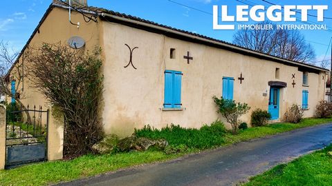 A19668LOP17 - This Charentaise stone renovated barn is located in a picturesque hamlet, less than 2km from the nearest village and commerce, 40 mins drive from the sandy beaches of the Atlantic coast, and 50 mins drive from the thriving city of Borde...