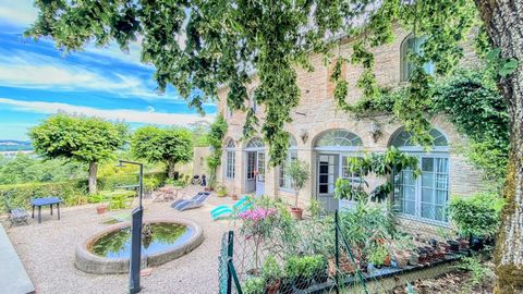 Alexandre Liachenko specialist in beautiful residences and castles is pleased to offer you in the superb popular region of the South-West, in the Quercy Blanc: Magnificent Quercynois ensemble from 1850 restored, with fitted Orangery, operated as a Ch...