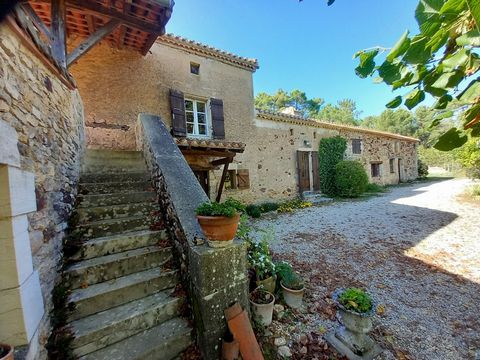 Medieval architecture has been enthroned over the valley since the fifteenth century in a preserved environment. This farmhouse offers you the charm of stone in a warm spirit, located in a beautiful hilly countryside with open views. You will be char...