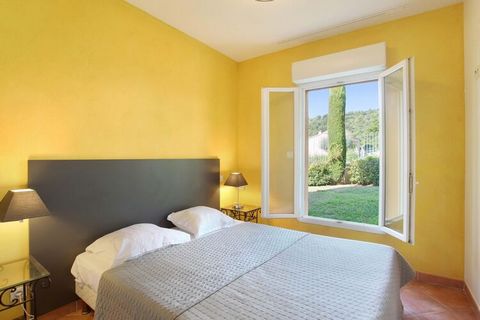 This apartment is located in the four-star residence La Licorne de Haute-Provence, 500 m. from the center of Gréoux-Les-Bains. It is a good base for exploring the various lakes in the region. The residence consists of three buildings.This ground floo...