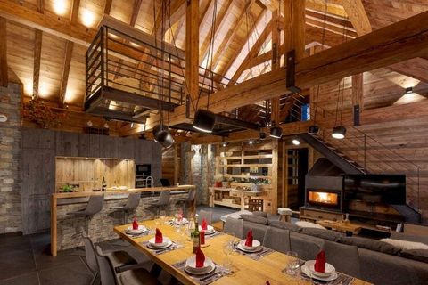 Chalet Prestige L'Atelier to bardzo luksusowy i komfortowy domek, położony centralnie w mekce sportów zimowych Les Deux Alpes. Do najbliższego wyciągu narciarskiego Diable jest tylko ok. 300 m. Różne restauracje i sklepy znajdują się w odległości spa...