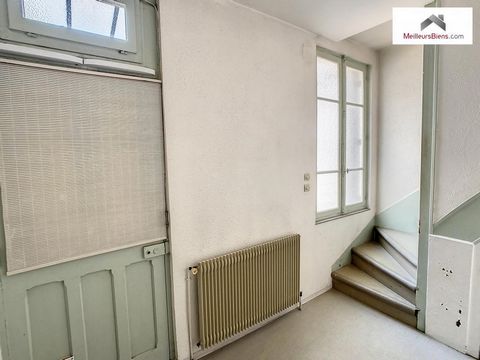 MEILLEURSBIENS.COM - Dominique CALARCO offers for sale this magnificent investment building located in the city center of Montceau-les-Mines (71300). This charming building is a real real estate gem. Raised on 3 levels, it consists, on the ground flo...