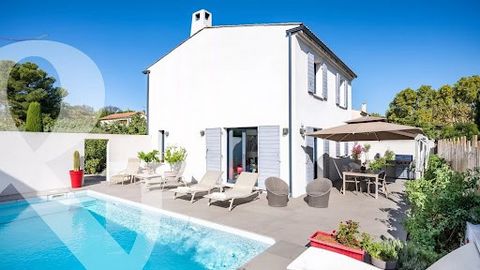 In the heart of the sought-after village of Maussane les Alpilles, this lovely modern house, of around 137m², is set in a peaceful residential area. Having been tastefully renovated throughout the decoration has given real personality to the property...